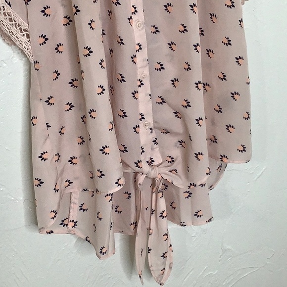 Victoria’s Secret front tie back splits lace trim floral blouse size Small EUC - Picture 4 of 14